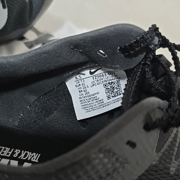 Nike Women's Black and Silver Athletic Shoes - Picture 6 of 6